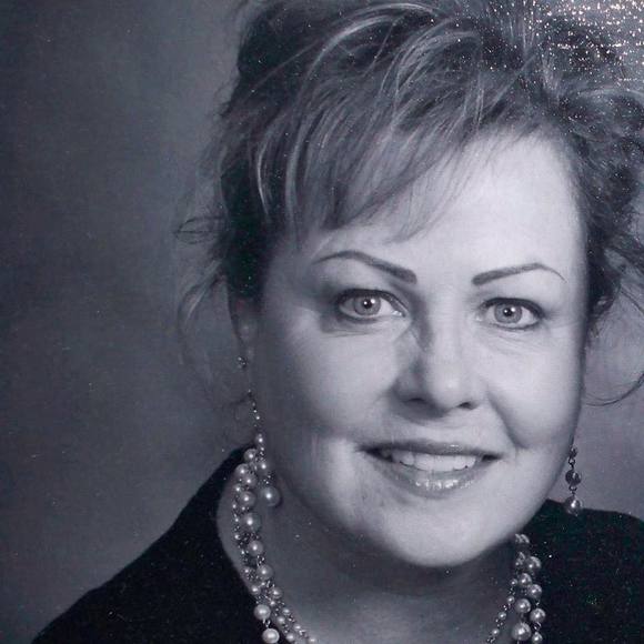 Meet your Posher, Debbie - Picture 1 of 1